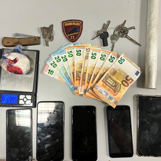Pavia: sorpreso mentre spaccia cocaina si dà alla fuga, bloccato e arrestato dalla polizia