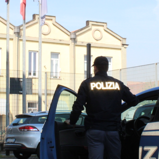 Acquistava auto di grossa cilindrata con documenti falsi: arrestato