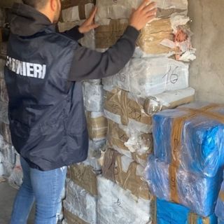 Redavalle: oltre 12 quintali di hashish nascosti tra cipolle e patate, sequestrata droga per un valore di 11 milioni di euro. Arrestate 3 persone