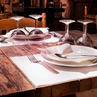 Puntualizzazioni del Ministero della Sanità: al ristorante si potrà mangiare solo in quattro