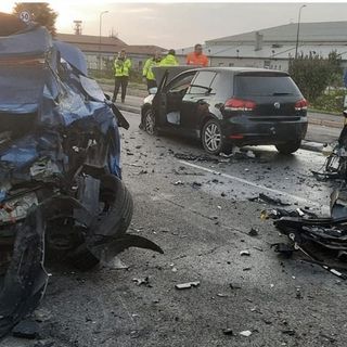 La auto dopo lo scontro in viale Forlanini a Milano