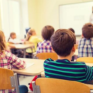 Cgil, Cisl e Uil Lombardia: «Non c'è chiarezza su modalità di adesione e prenotazione ai vaccini per il personale della scuola»