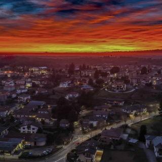 Il tramonto di fuoco visto dal cielo di Jerago (foto Alessandro Umberto Galbiati)
