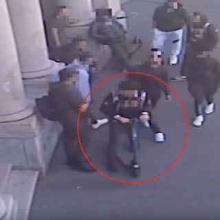 Gallarate: minorenne accerchiato, rapinato e picchiato dal branco davanti a scuola: arrestati quattro giovani