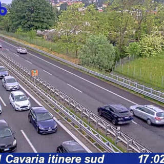 Le code in Autolaghi dopo l'incidente (foto webcam Autostrade per l'Italia)