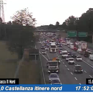 Lunghe code in Autolaghi per incidente: la situazione vista dalle telecamere di Autostrade per l'Italia