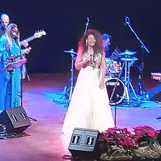 Mede, la guest star Sherrita Duran emoziona il pubblico del Teatro Besostri