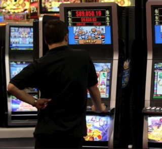 Vigevano: apre sportello contro il gioco d’azzardo. In provincia è una piaga da 1.800 euro l’anno per ogni cittadino