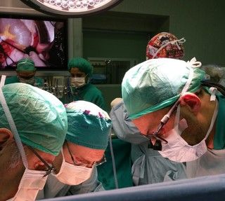 Trapianto da record: saronnese di 82 anni dona un rene salvando il figlio