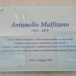 Pavia: al San Matteo posata una targa in ricordo dell'infettivologo Antonello Malfitano