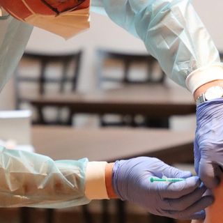 Da oggi in Lombardia è possibile spostare il richiamo del vaccino anti-Covid: ecco come fare
