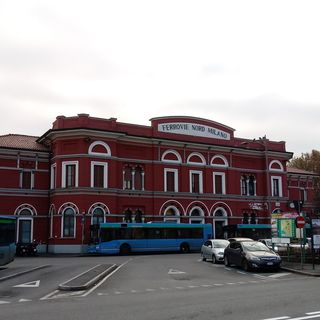 Un uomo di 56 anni muore davanti alla stazione di Varese