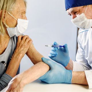 In Lombardia da domani vaccinazioni anti influenzali al via per gli over 60