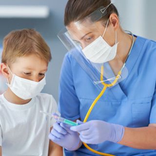 Vaccinazioni anti Covid dai 5 agli 11 anni: da domenica via alle prenotazioni in Lombardia