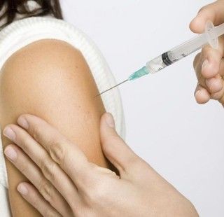Vaccinazioni antinfluenzali: da oggi prenotazioni per gli over 65 sul portale della Regione