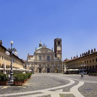 Una Giornata a Vigevano: Storia, Cultura e Cucina nell'Italia Settentrionale