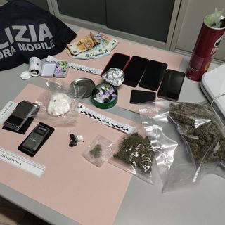 Trovata droga in casa: arrestati due uomini a Novara