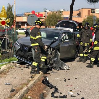 Violento schianto tra due auto nel Comasco: due automobilisti portati in ospedale