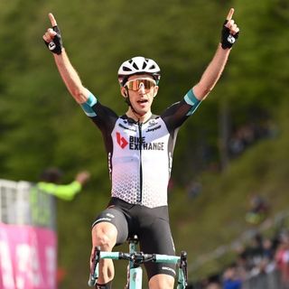 Mera...viglia Yates ma Bernal tiene botta. Un giorno di salite e la crono finale per cambiare la storia del Giro