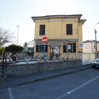 Mede: forzano la portiera dell'auto e rubano le sigarette alla tabaccaia