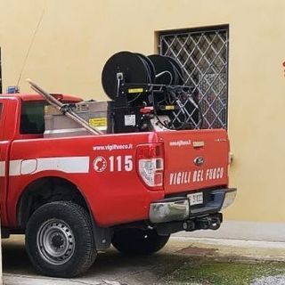 Broni: incendio in una casa, danni ingenti ai locali