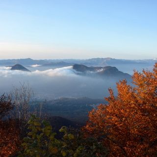 Belle giornate d'autunno su tutta la provincia con temperature di molti gradi oltre le medie del periodo (foto P.Valisa - Centro Geofisico Prealpino)