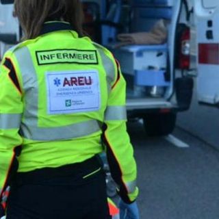 Auto si ribalta e finisce fuori strada: gravissima una ragazza di 26 anni a Legnano