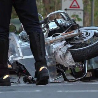 Scontro con navetta aeroporto, centauro 34enne muore a Milano