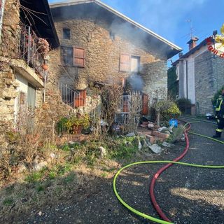 Zavattarello: rogo in abitazione, una persona elitrasportata al San Matteo di Pavia