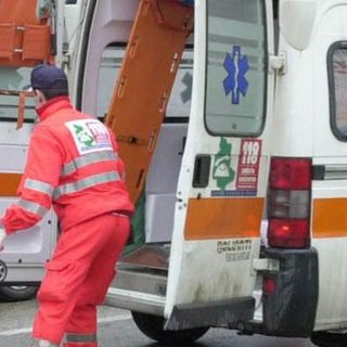 Gambolò: scontro tra auto in viale Industria, ferite due persone