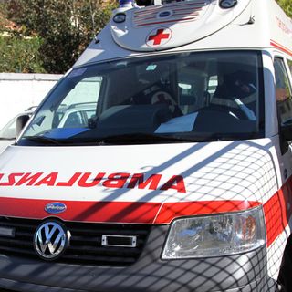 Garlasco: incidente tra auto e moto sulla provinciale 185, ferito un 47enne