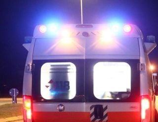 Mortara: esce di strada con l'auto sulla statale 494, ferita una 53enne