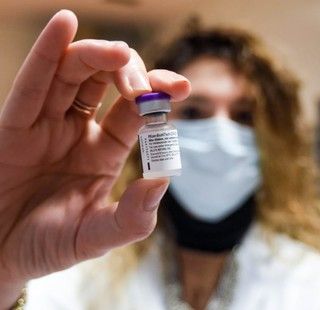 Nuova comunicazione della Regione Piemonte: sospeso solo un lotto di AstraZeneca, le vaccinazioni proseguono