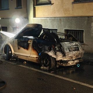 Magenta: auto in fiamme in via Diaz, indagini in corso