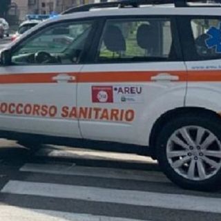 Corbetta: dorme in auto, ma pensano abbia un grave malore, sul posto ambulanza e automedica in codice rosso
