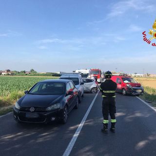 Pavese, tamponamento tra auto sulla provinciale: strada bloccata per un'ora, ma nessun ferito