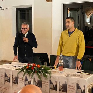 Valeggio: il generale Roberto Vannacci ha presentato il libro "Il mondo al contrario", nell'ex scuderia del castello. Le immagini
