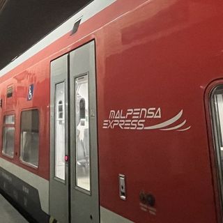 Travolta dal Malpensa Express: un'altra vittima sui binari