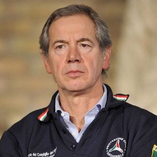 Bertolaso: «La situazione della Lombardia non è più preoccupante di altre regioni. Vaccineremo tutti gli insegnanti»