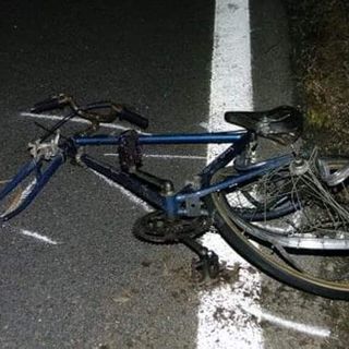 Pavia, investe 64enne in bici: donna identificata da Polizia Locale