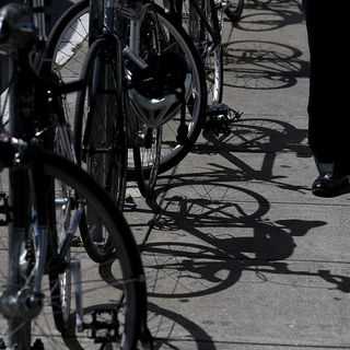 Bolzano: bambino in gita sorprende ladri di biciclette e convince maestre a chiamare 112