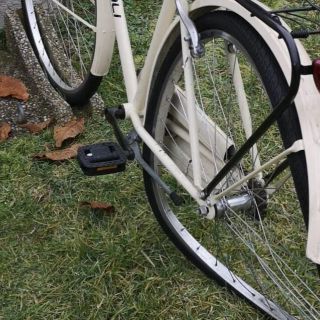 Magenta: automobilista investe ragazzo in bicicletta alla rotonda di viale dello Stadio e si allontana