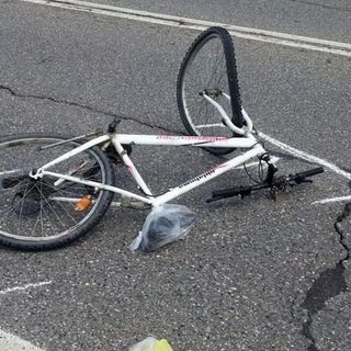 Grave incidente a Broni: ciclista 67enne investito da un’auto, è in condizioni critiche