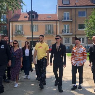 VIDEO E FOTO. Bagno di folla per Mahmood e Blanco a Torino per l'Eurovision