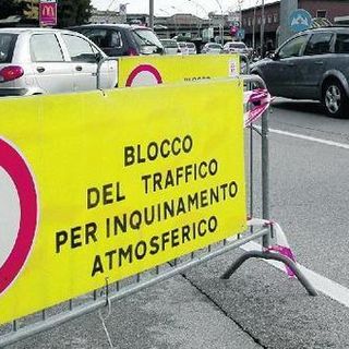 Lombardia: da oggi al 31 marzo i possibili blocchi del traffico anti smog