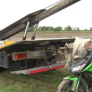 Mortara: cadono dalla moto sulla statale 211, due feriti. Donna 50enne trasportata con l'elicottero al Niguarda