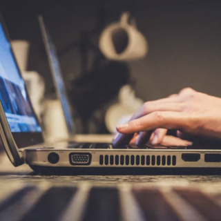Allerta truffe online, Poste Italiane avverte: «Ecco come operare in sicurezza»