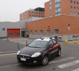 Non ce l'ha fatta il motociclista coinvolto in un incidente all'alba nel Varesotto: muore 50enne