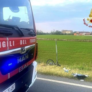 Scontro auto - motorino nel vercellese, 15enne in codice rosso