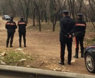 Oleggio: trovato un cadavere nei boschi vicino alla discarica, indagini in corso
